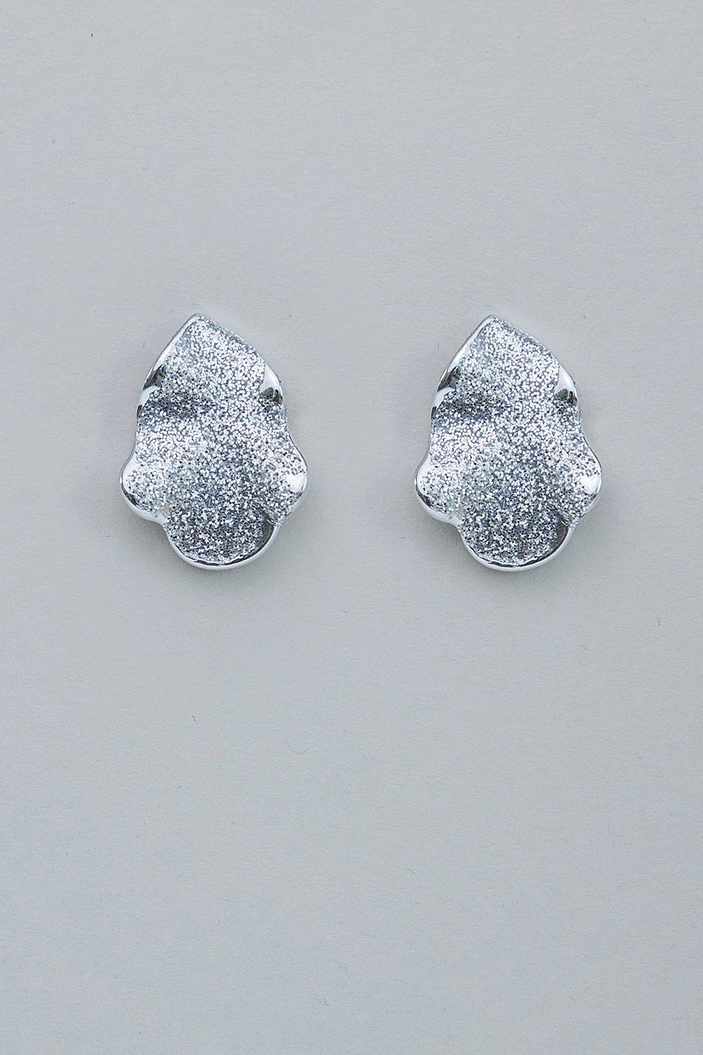 BOW 19 - Lip earring L - Glitter Silver