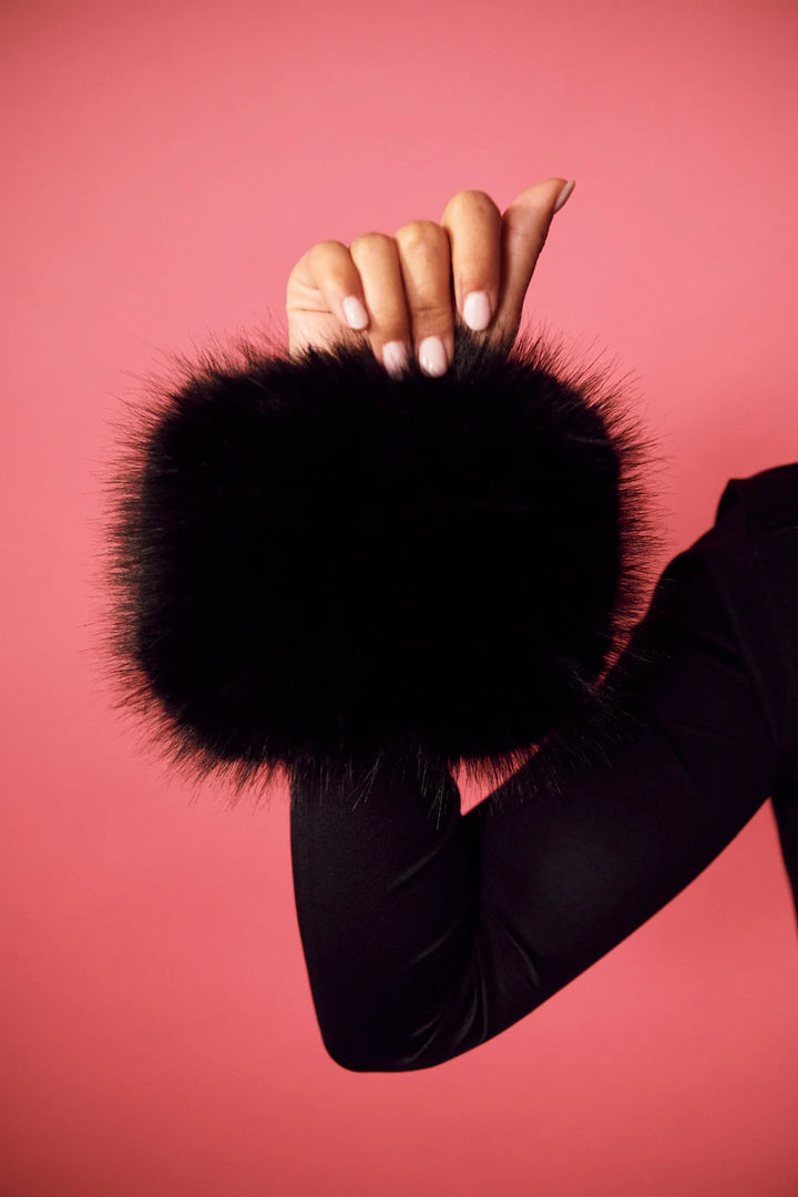 BOW 19 - Anais fake fur cuff - 
Black