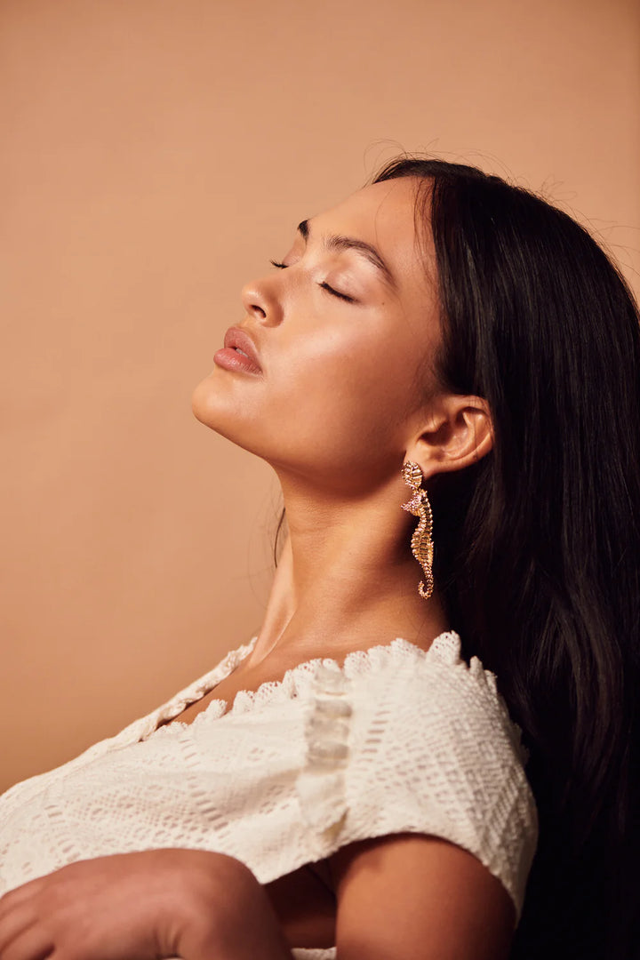 BOW 19 - Seahorse earring - Guld