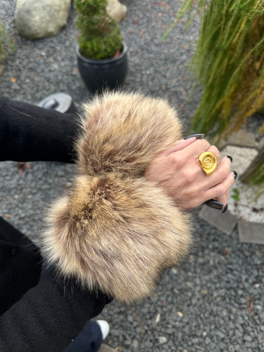 BOW 19 - Anais fake fur cuff -
Brown Melange