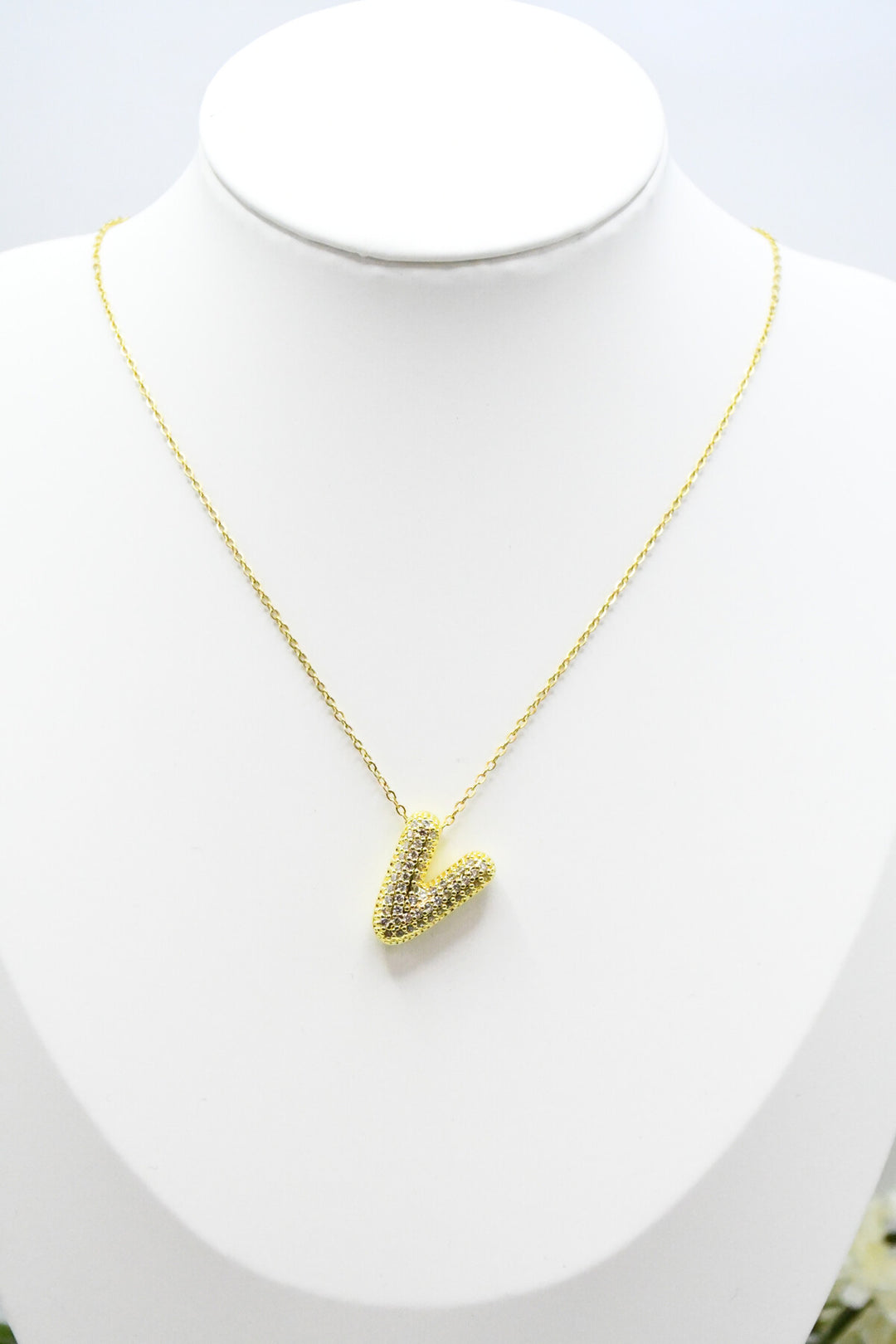 LETTERS - V - Halsband - Guld