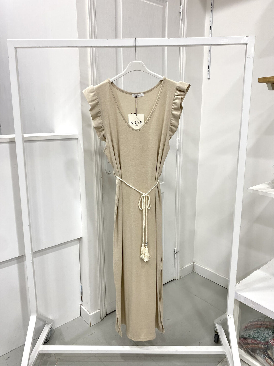 SIGNE - Bomullsklänning med flätat bälte - Beige