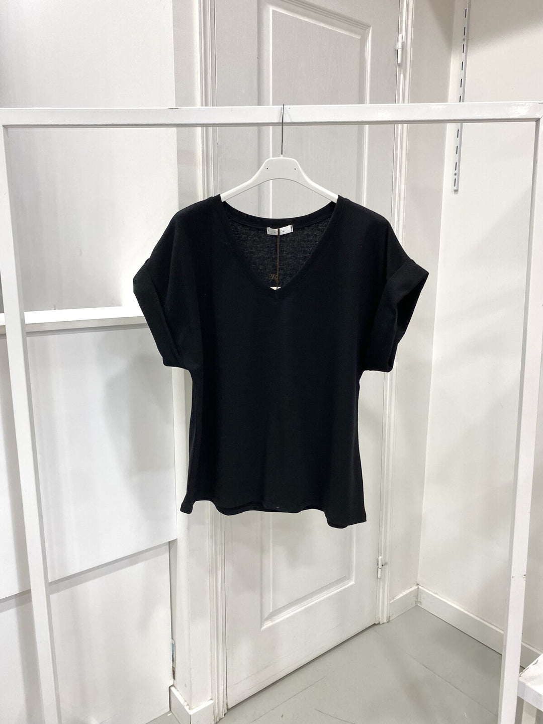SIGNE - T-shirt - Svart
