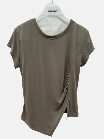 CELESTE - T-shirt med osymetriskt avslut - Taupe