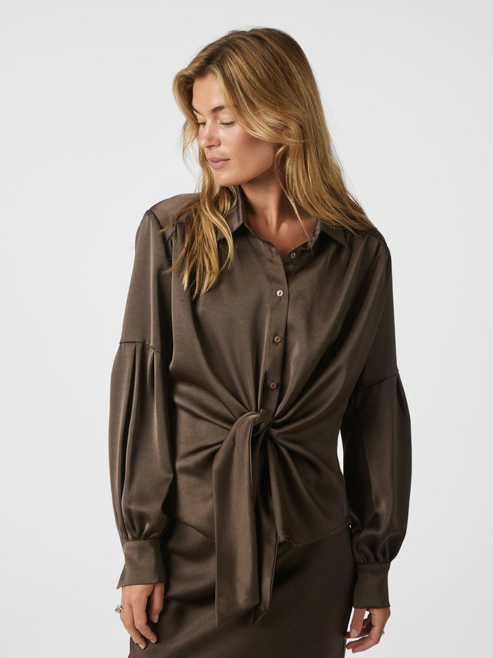 Neo Noir - Naja Satin Shirt - Dark Brown