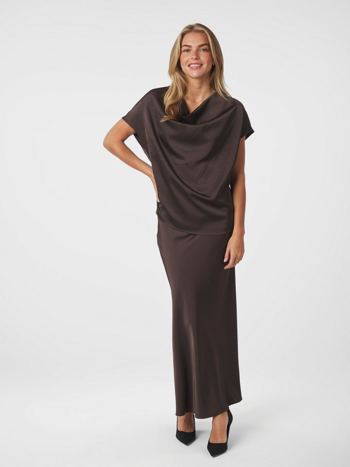 Neo Noir - Annabeth Heavy Sateen Tee - Dark Brown