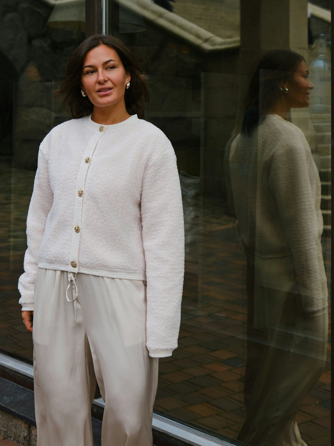 Neo Noir - Limo Fluffy Knit Cardigan - Creme