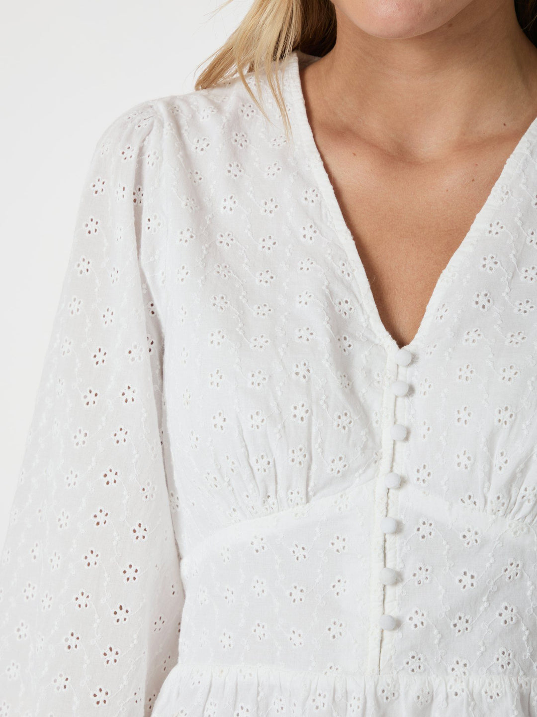 Neo Noir - Neroni Embroidery Blouse - White