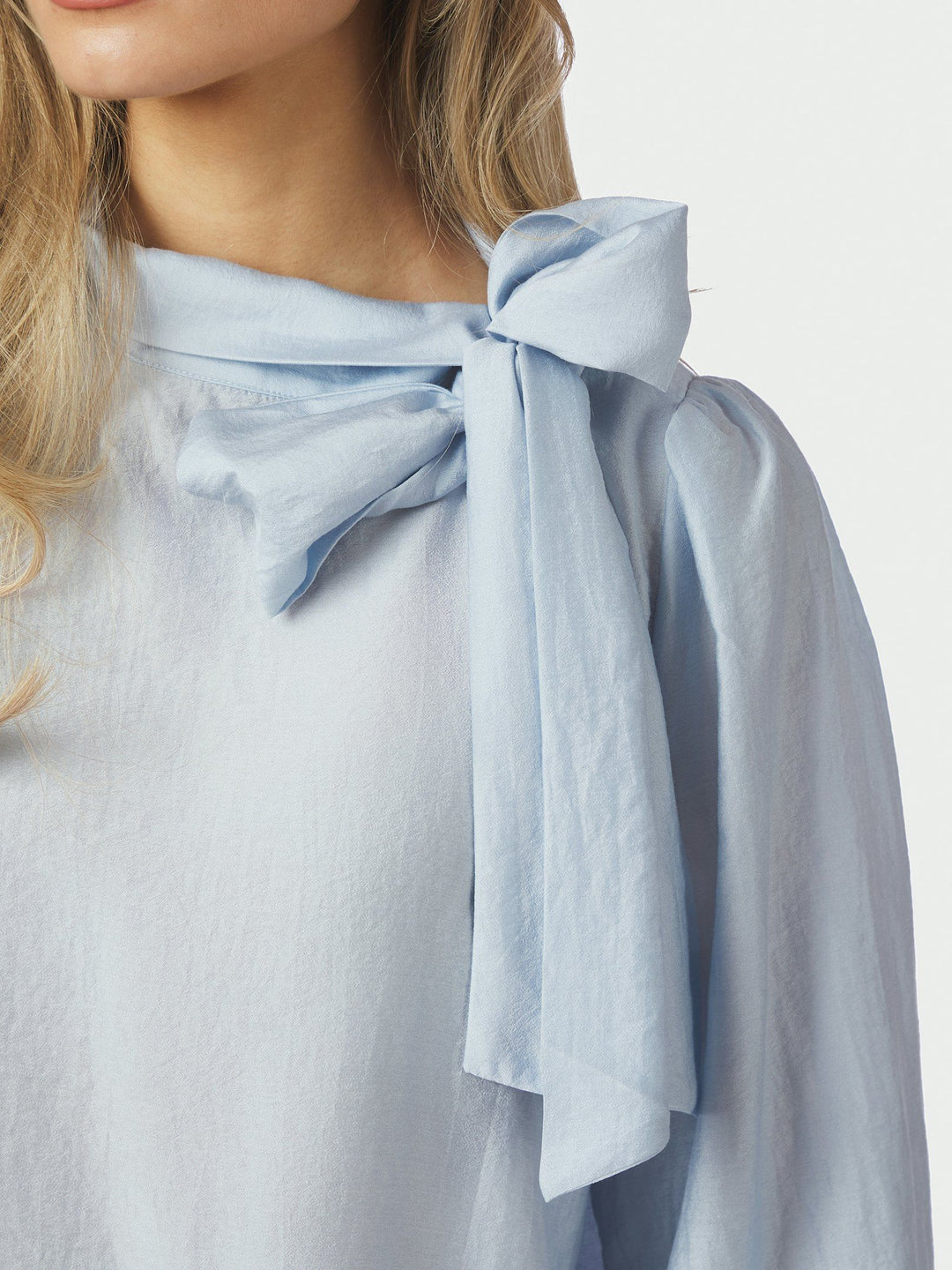 Neo Noir - Selene Crisp Blouse - Light Blue