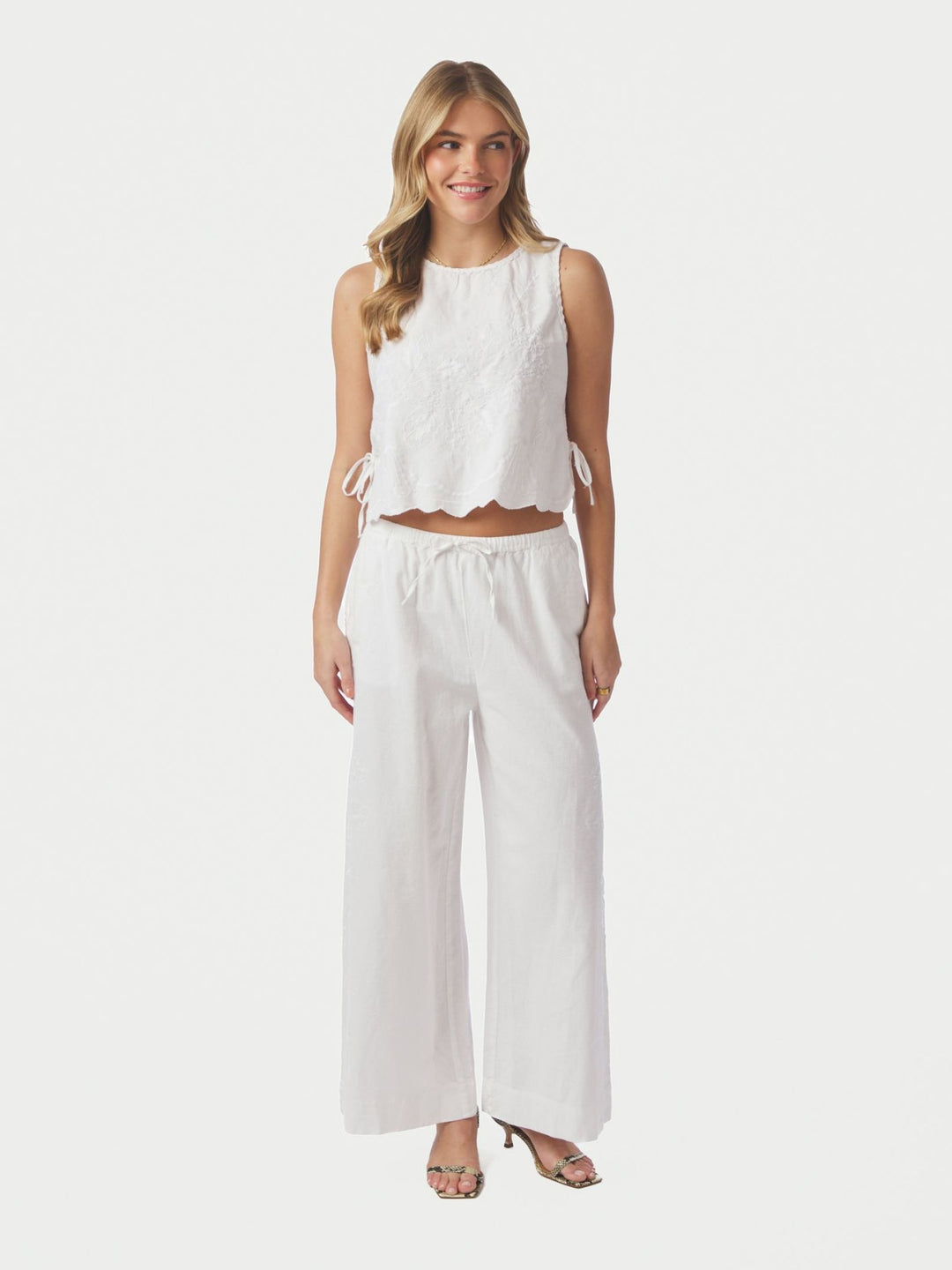 Neo Noir - Kaelin Embroidery Top - White