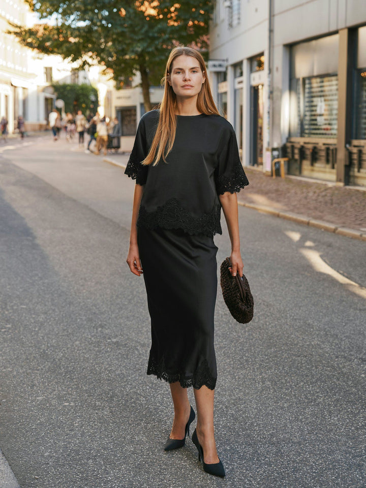 Neo Noir - Elle Heavy Sateen Top - Black