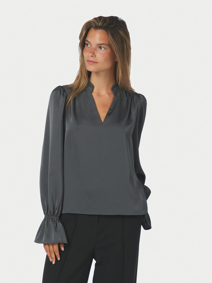Neo Noir - Amara Drapy Satin Blouse - Antracit