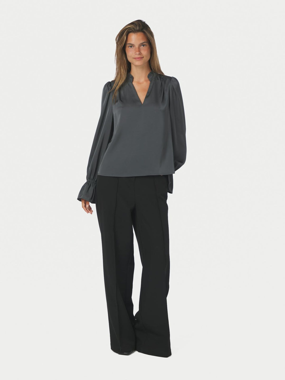 Neo Noir - Amara Drapy Satin Blouse - Antracit