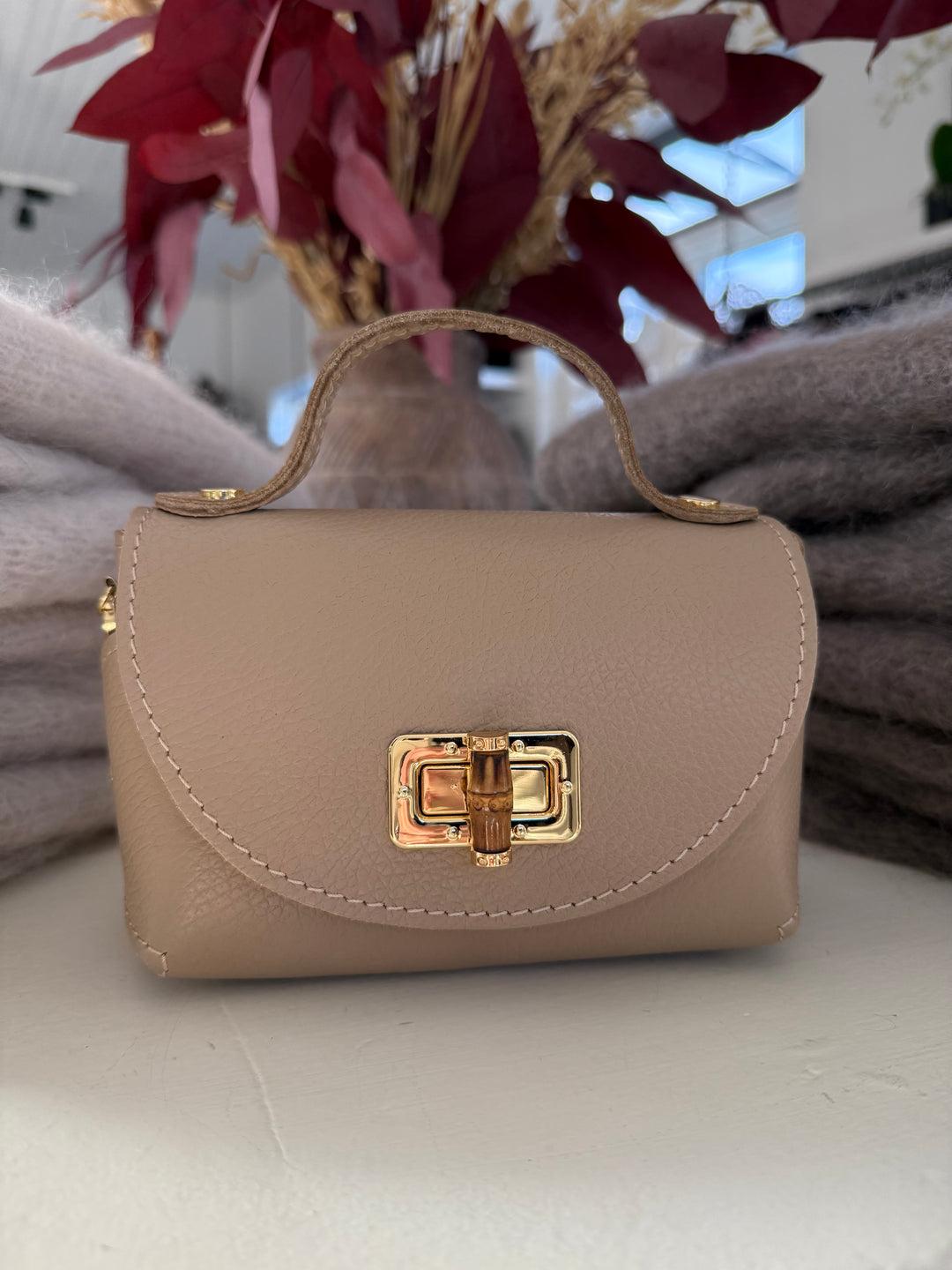 MINI ARWEN - Liten Läder väska med bambu lås - Beige