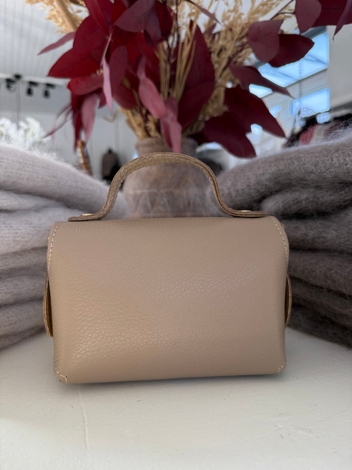 MINI ARWEN - Liten Läder väska med bambu lås - Beige