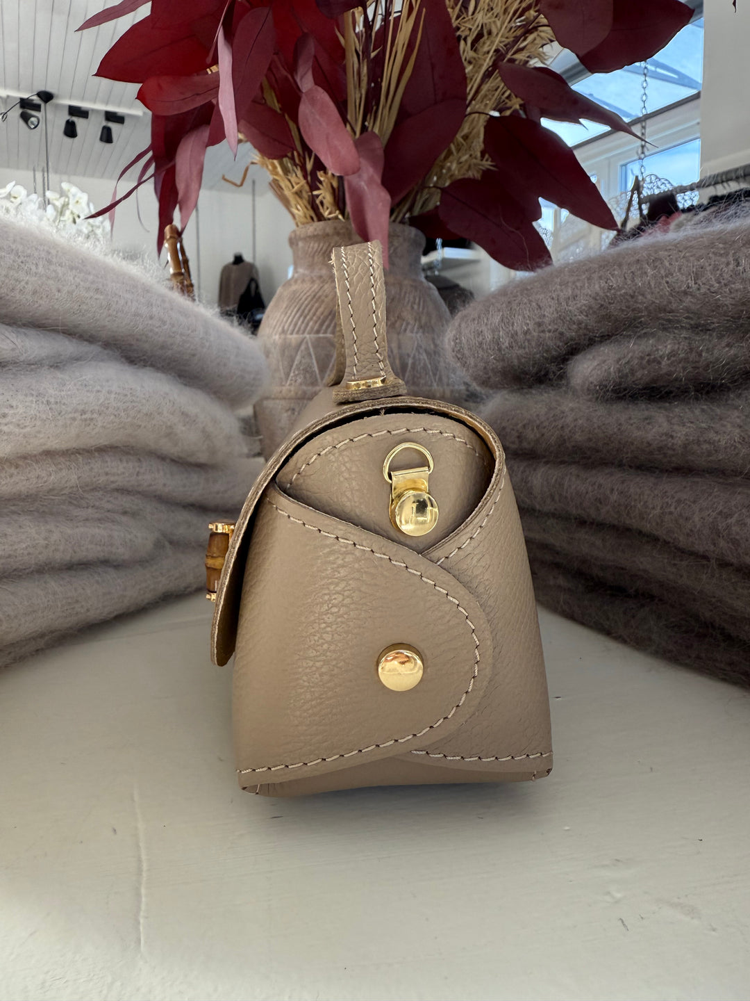 MINI ARWEN - Liten Läder väska med bambu lås - Beige