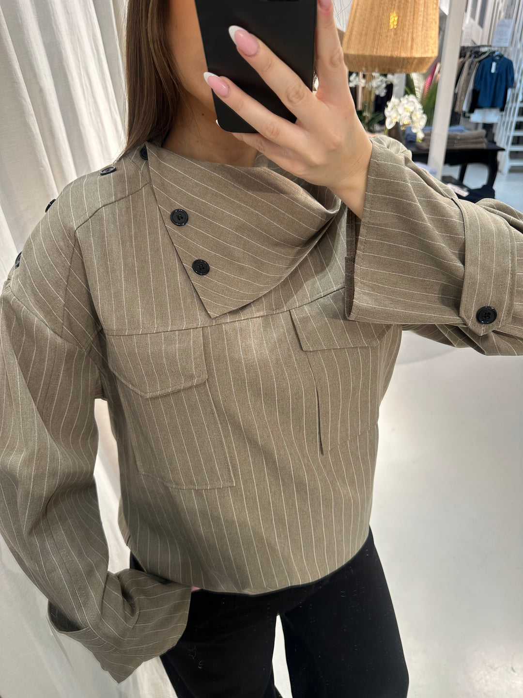 SELECTED BY KABARE - Carma - Randig Skjorta med krage - Taupe