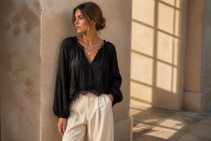 Honey & Haze - Inés Blouse w lace - Black
