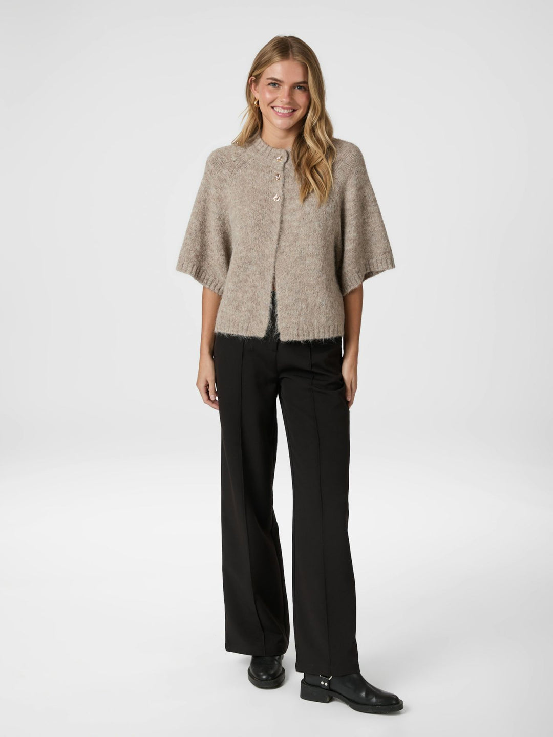Neo Noir - Benuta Fluffy Knit Cardigan - Beige Melange