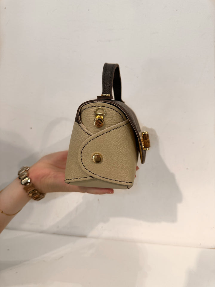 MINI ARWEN - Liten Läder väska med bambu lås - Beige/Brun