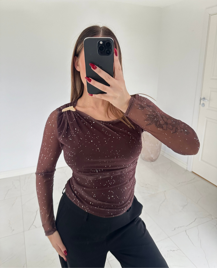 LEONA - Glittertop med guld detalj - Brun