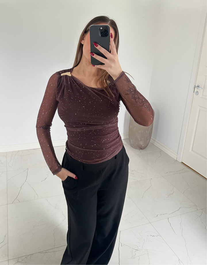 LEONA - Glittertop med guld detalj - Brun