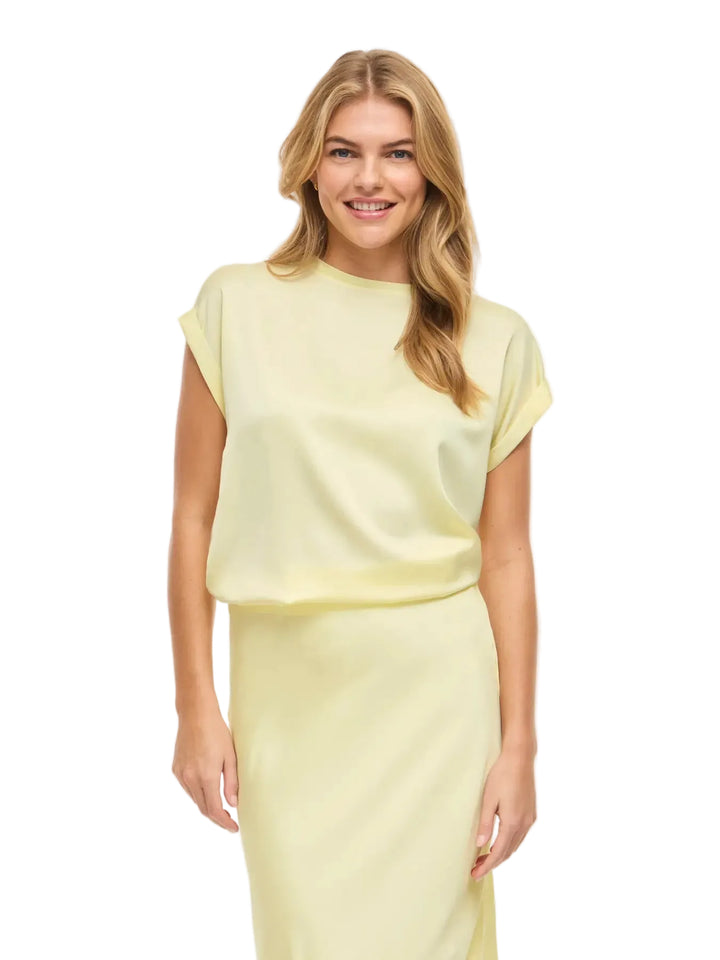 ELLETTE - Satin T-shirt - Pastel Yellow