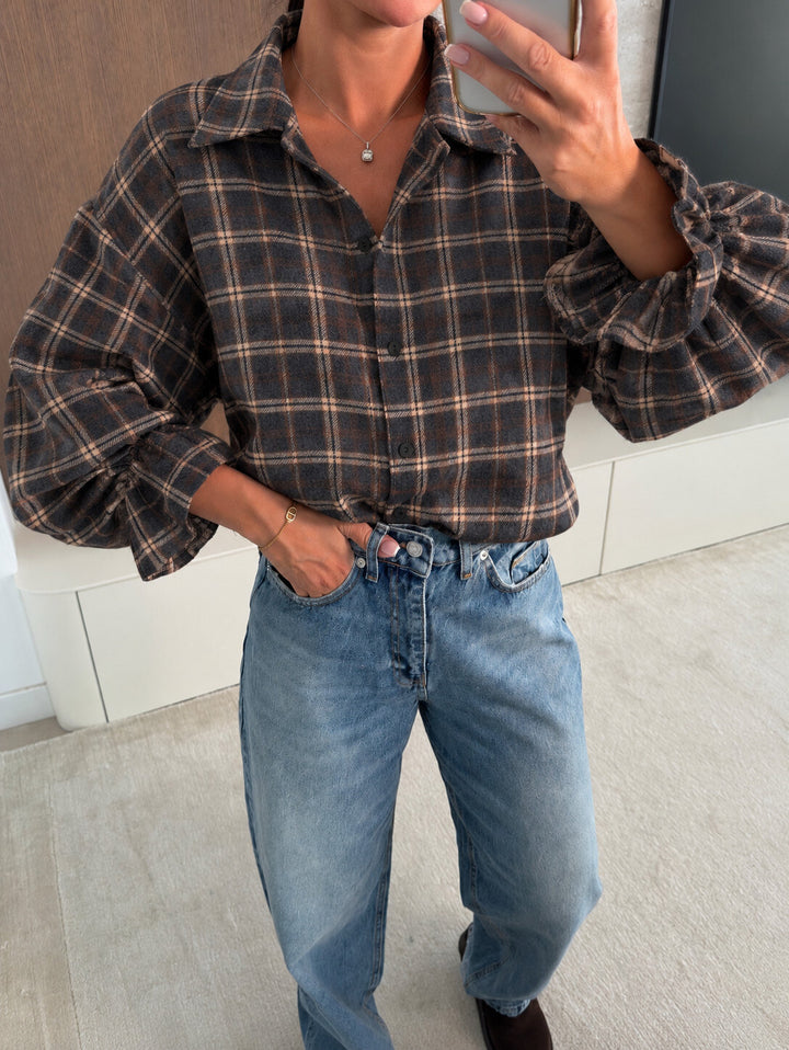 Charlie - Oversized Check Shirt w ruffled cuff - Brown