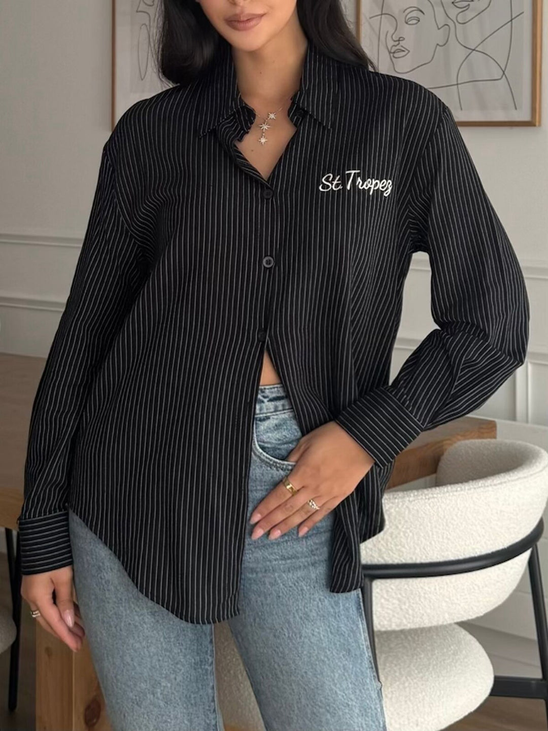 SELECTED BY KABARE - Tropez - Kritstrecks randig skjorta med brodyr - Svart