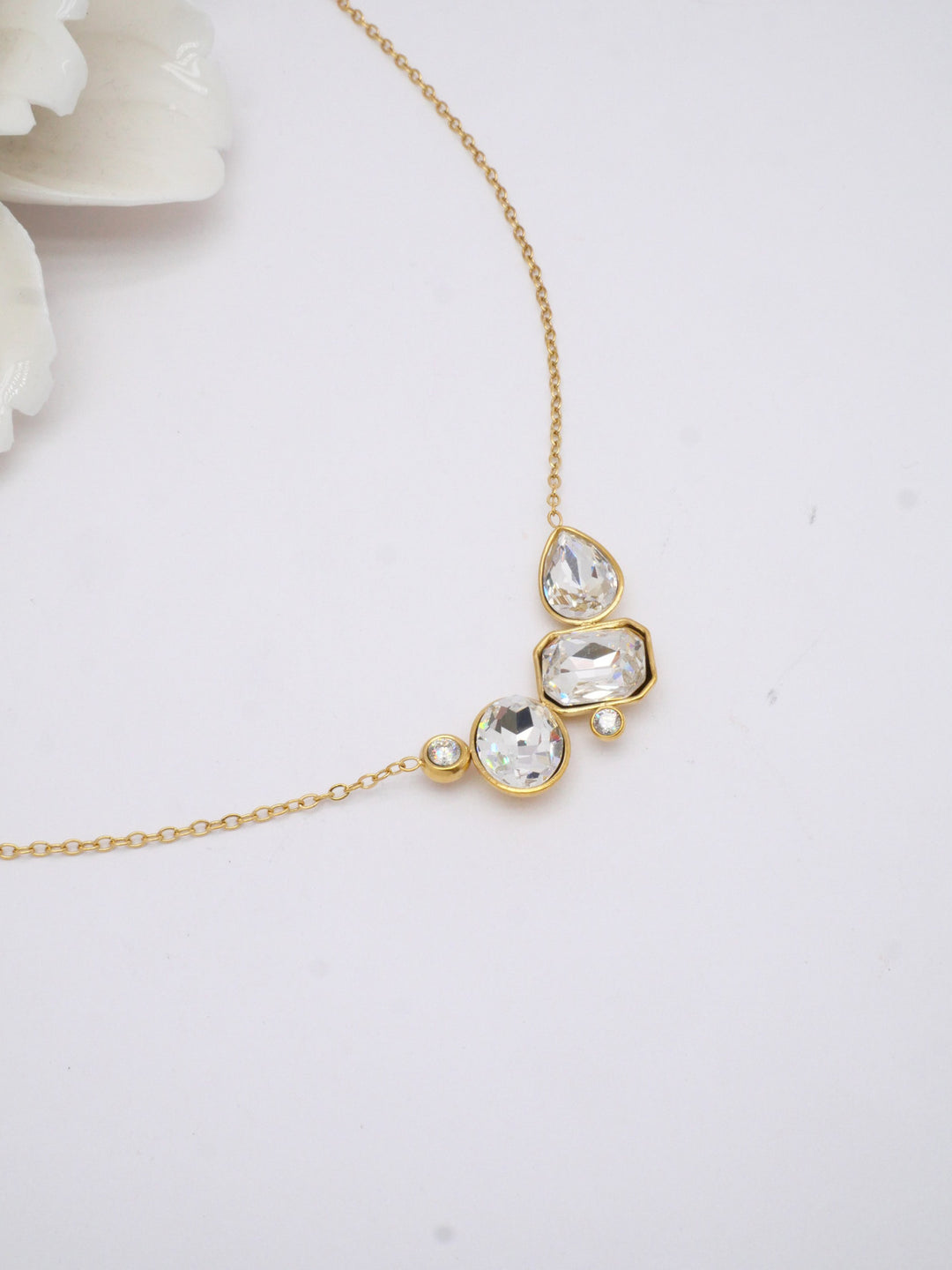 Stina - Halsband med stenar - Kristall