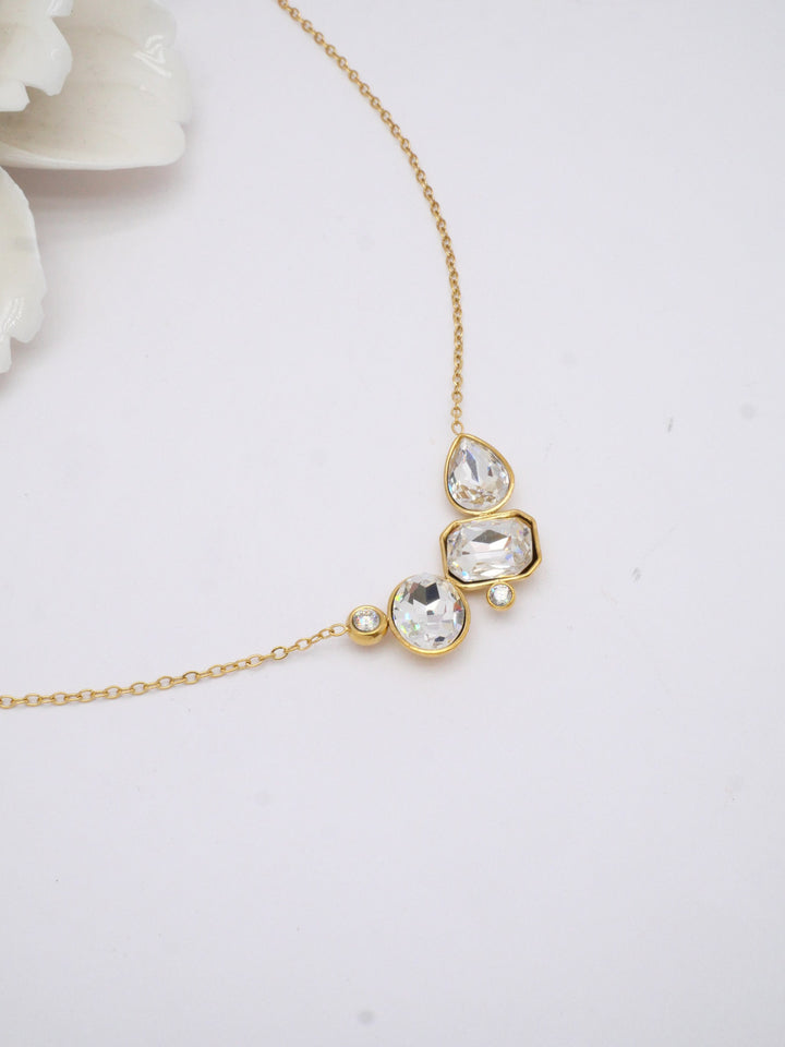 Stina - Halsband med stenar - Kristall