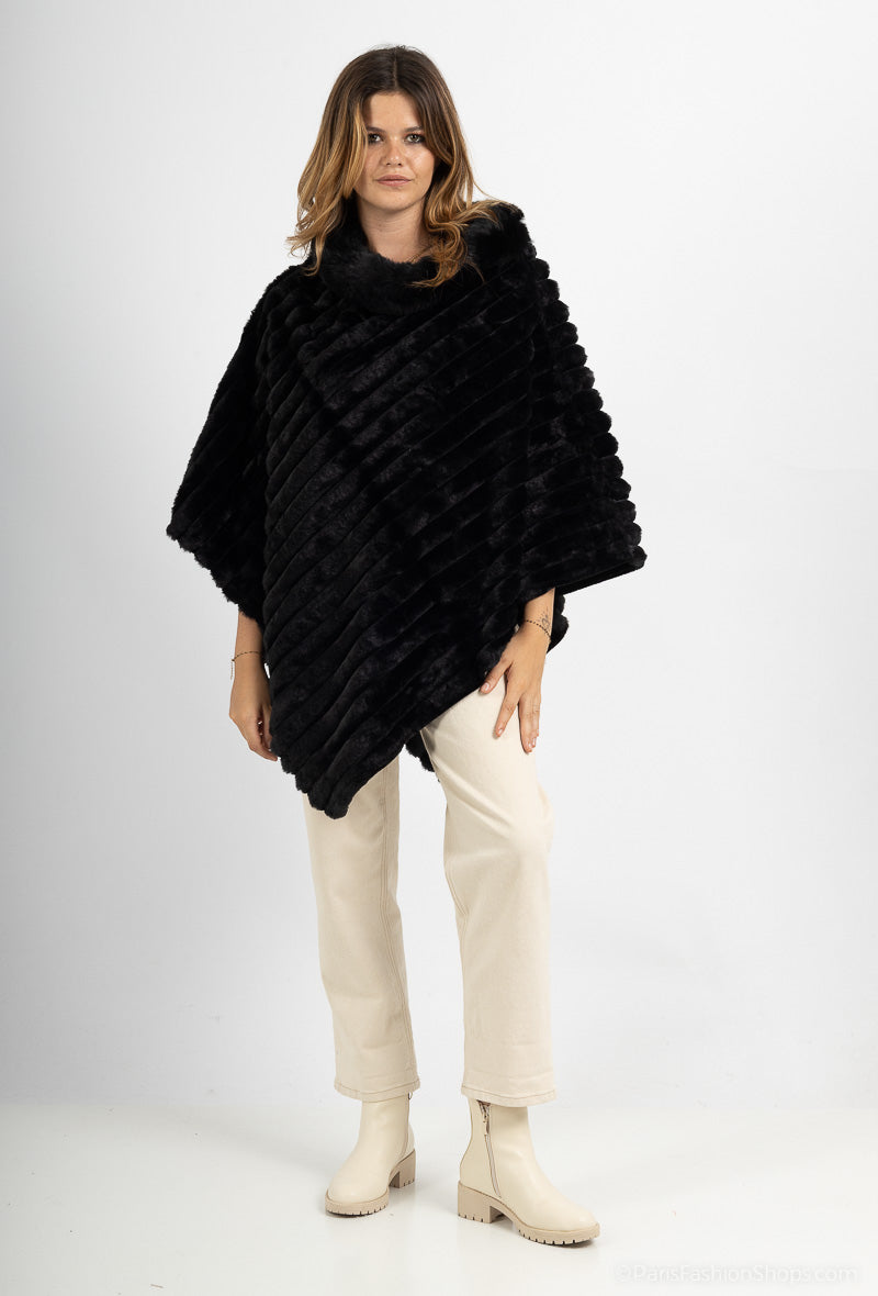 Maya - Poncho i Fake fur - Svart