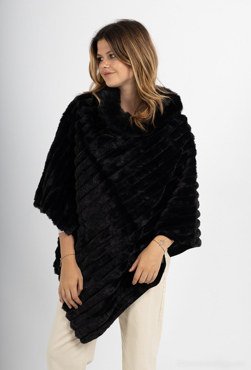 Maya - Poncho i Fake fur - Svart