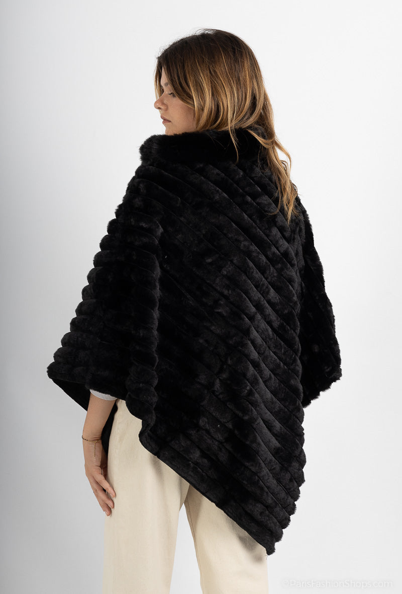 Maya - Poncho i Fake fur - Svart