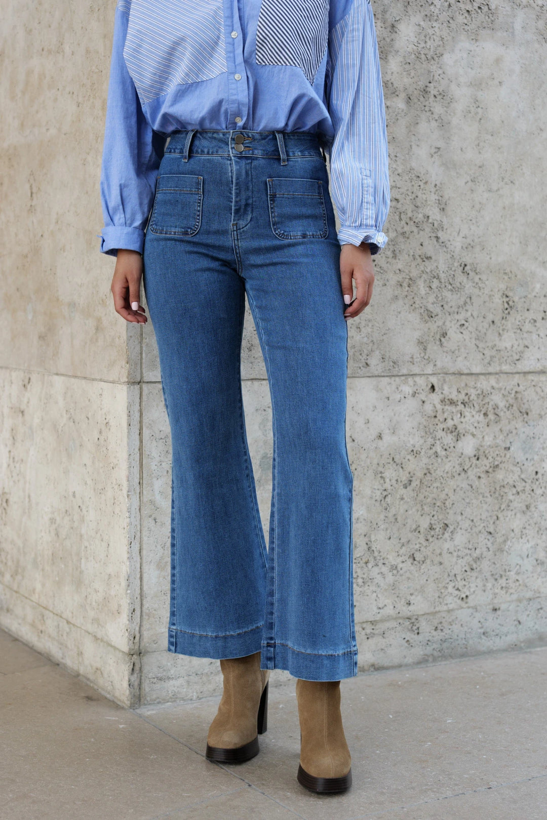 ELENETTE - Flared Jeans - Medium Blue