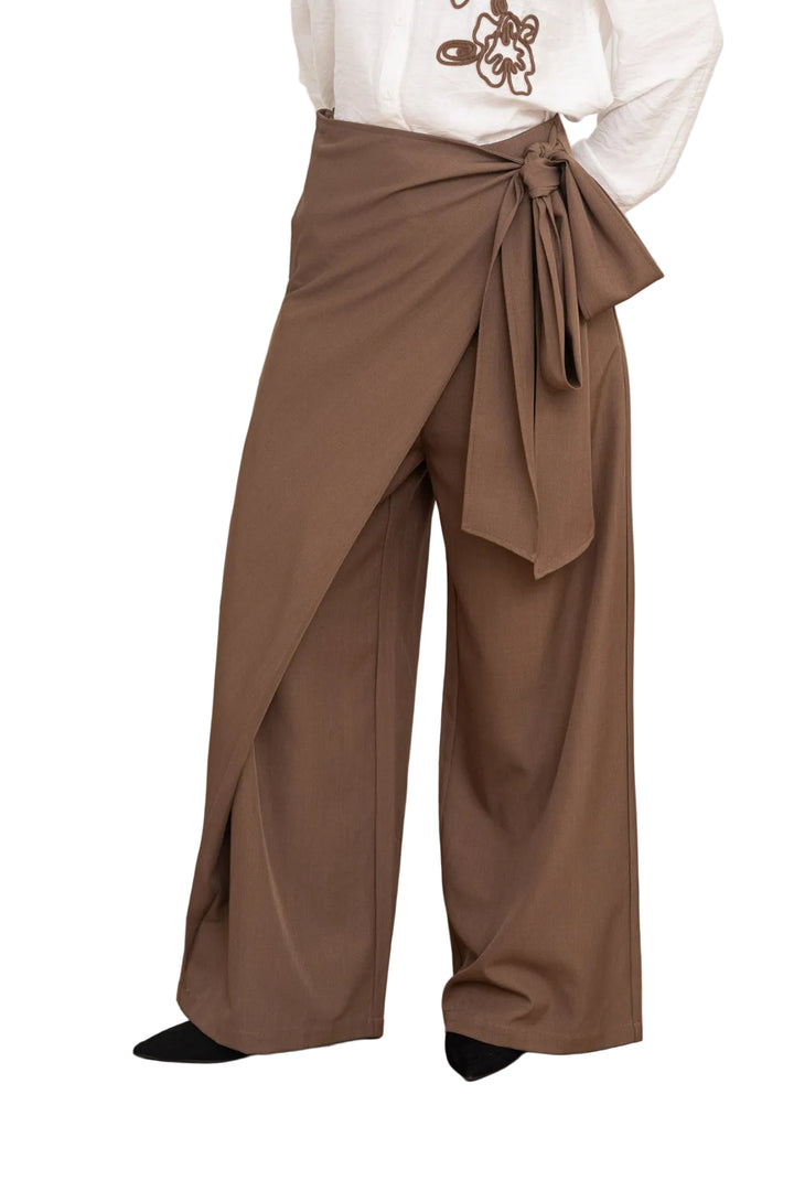 SELECTED BY KABARE - Adele - Vida byxor med omlottfront - Brun